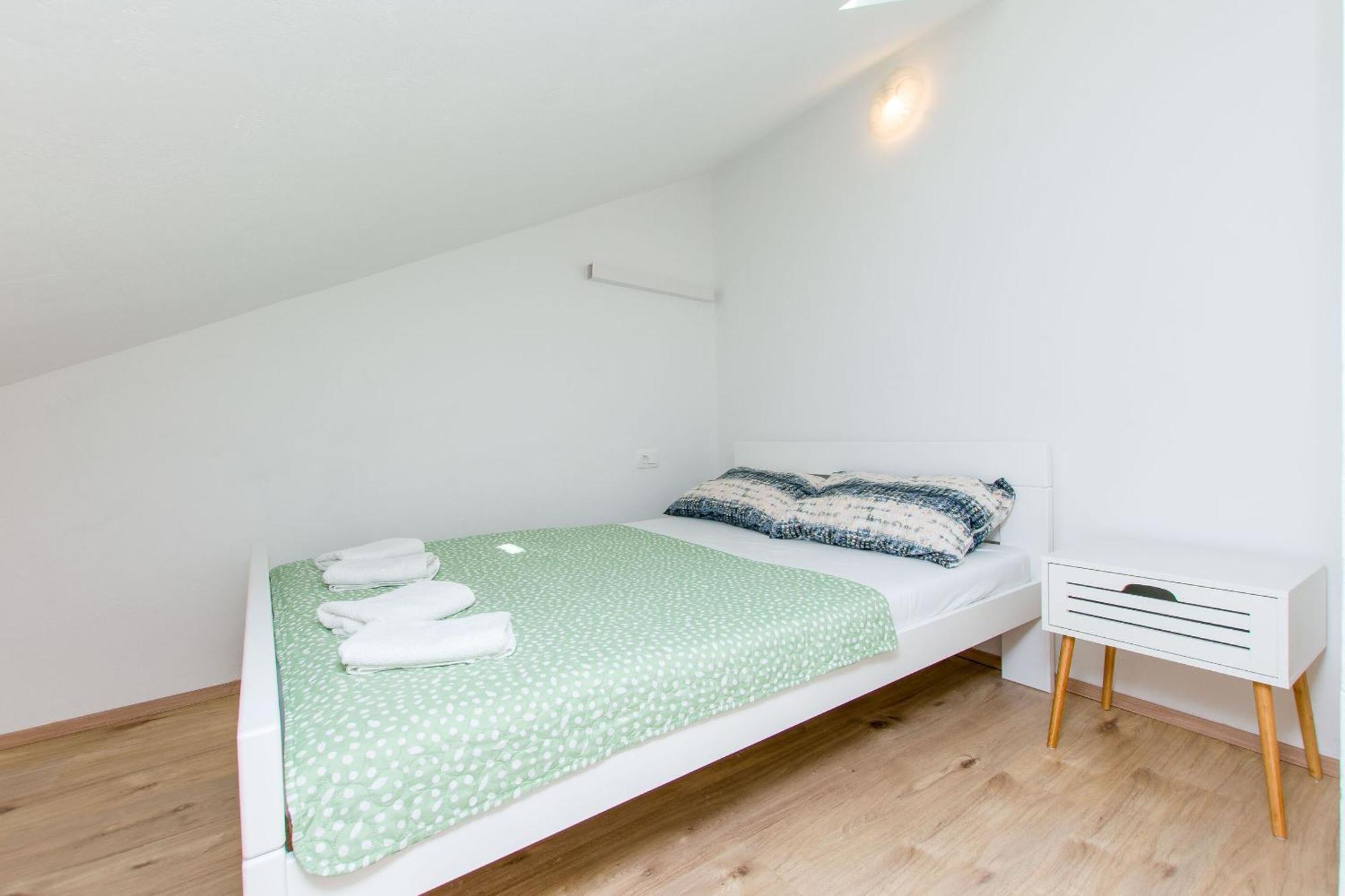 Apartment Petea Omiš Eksteriør bilde