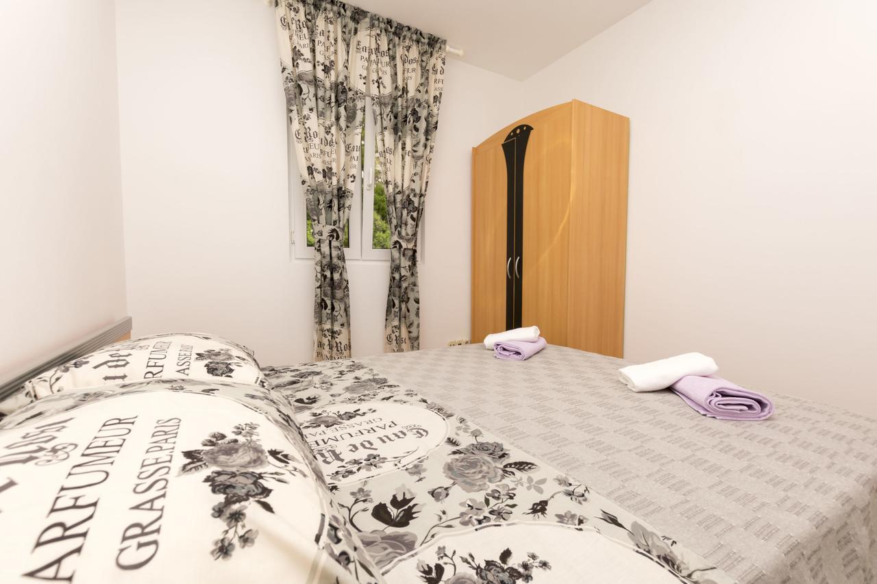 Apartment Petea Omiš Eksteriør bilde