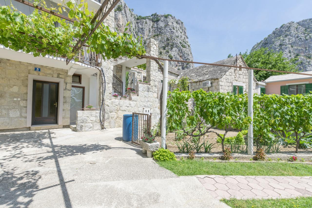 Apartment Petea Omiš Eksteriør bilde